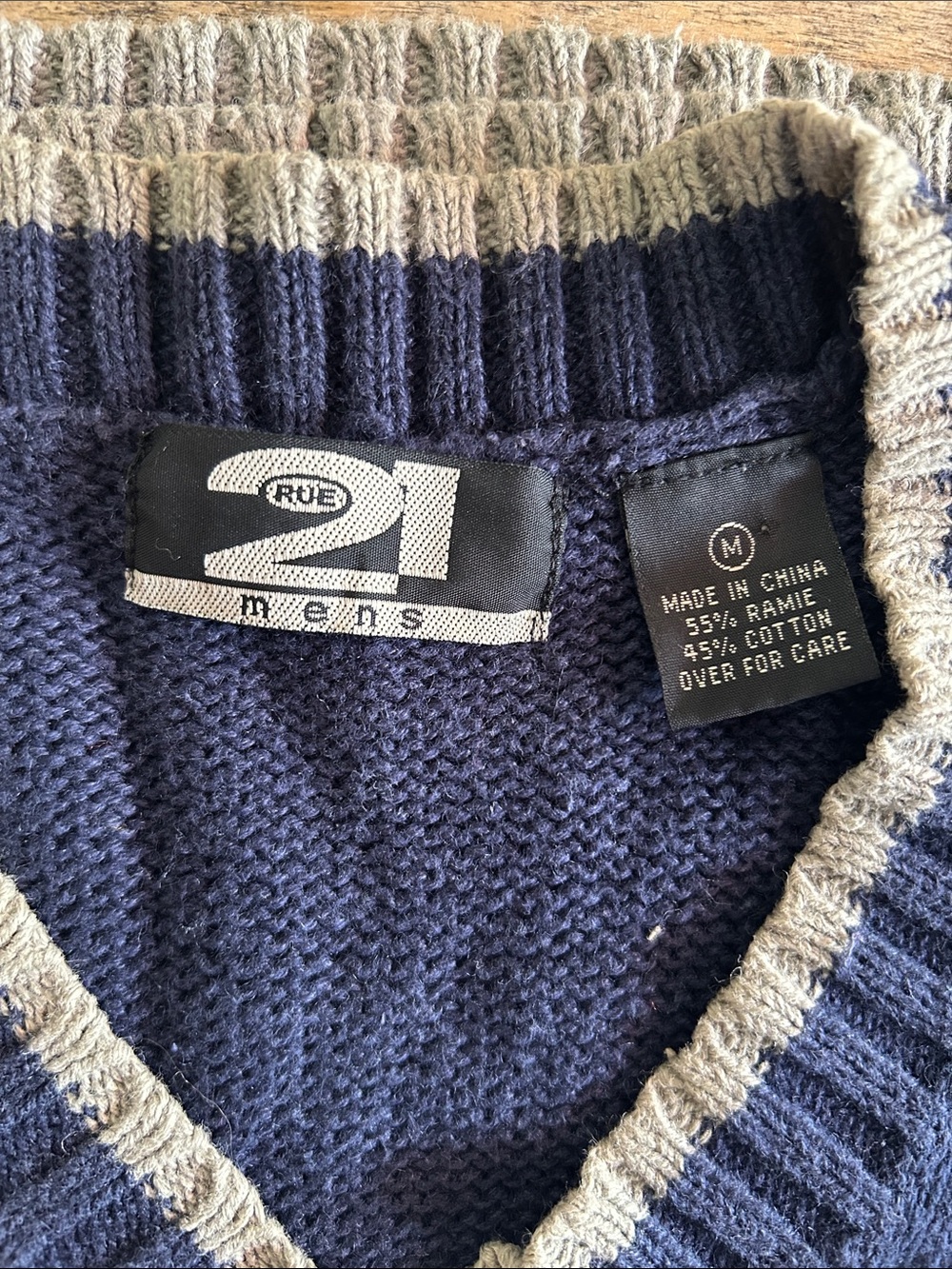 Rue 21 Mens Navy and Gray Striped V-Neck Sweater Vest with Contrast Trim y2k - Picture 2 of 5